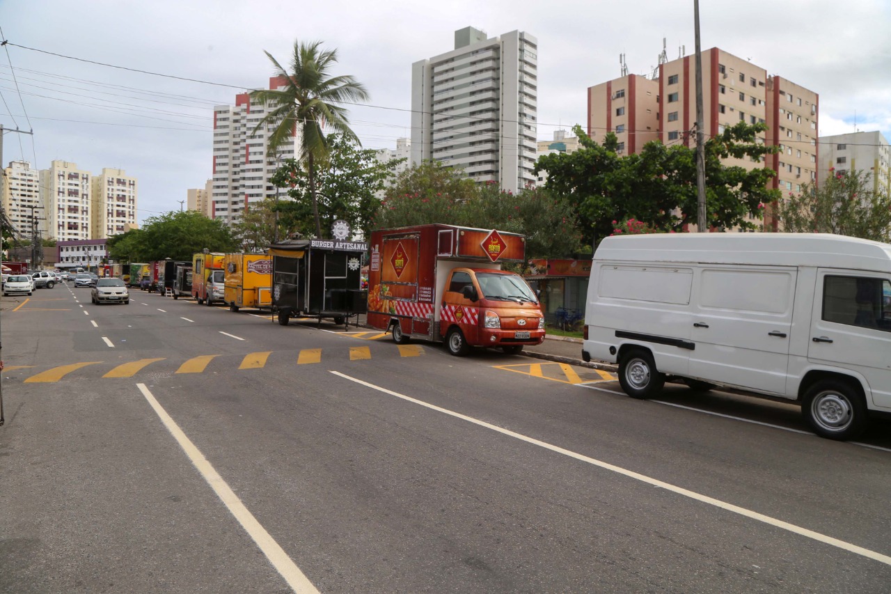 Após ordenamento, food trucks retornam ao Imbuí