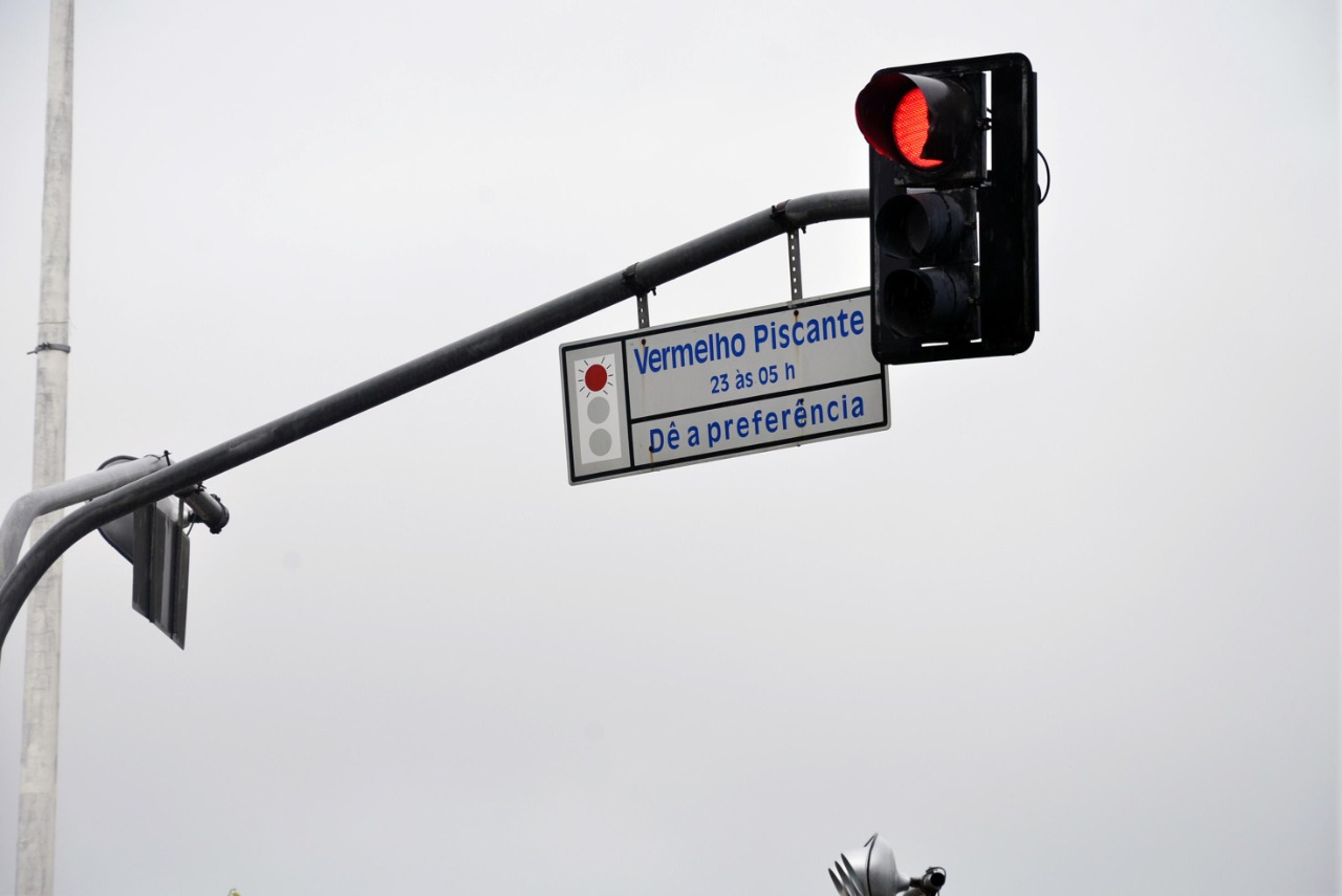 Prefeitura gasta R$ 70 mil para recuperar semáforos vandalizados