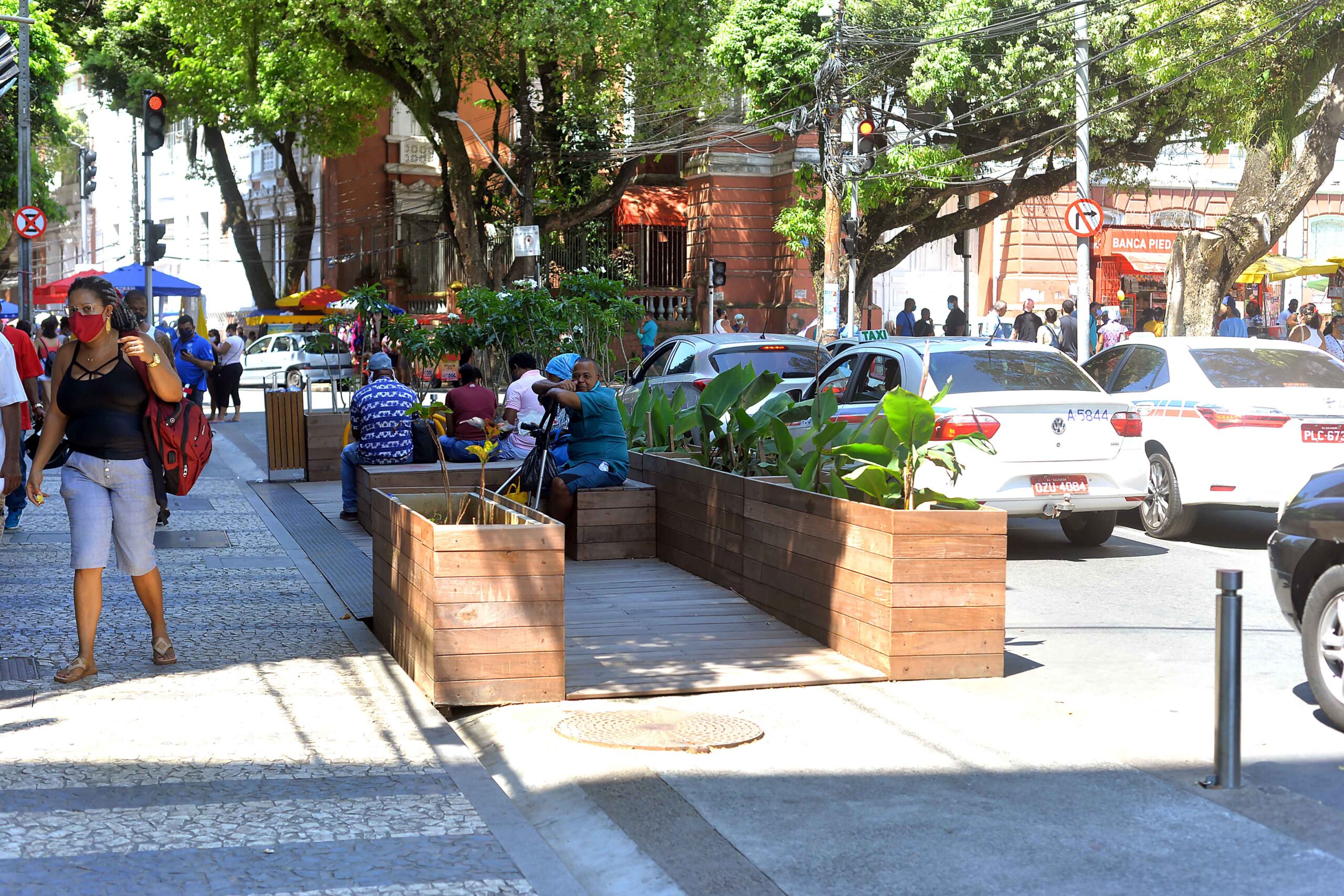 Parklets tornam ruas de Salvador mais belas e atraem pedestres