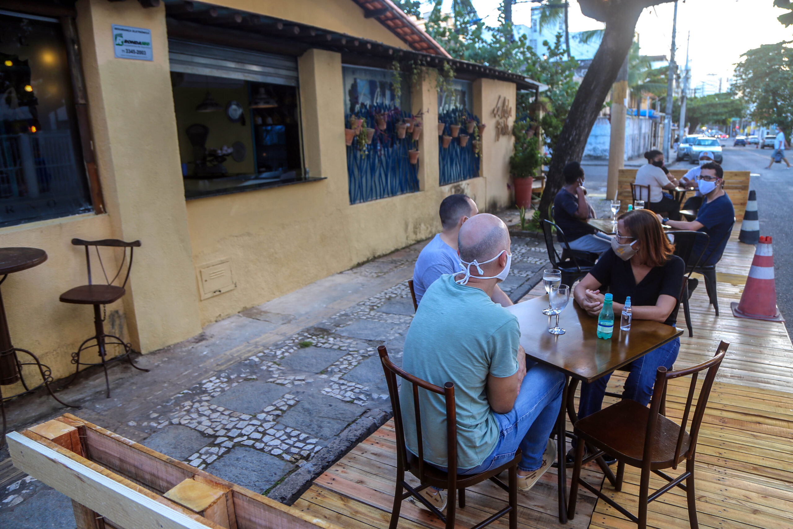 Prefeitura libera 84 bares e restaurantes a usarem espaços públicos