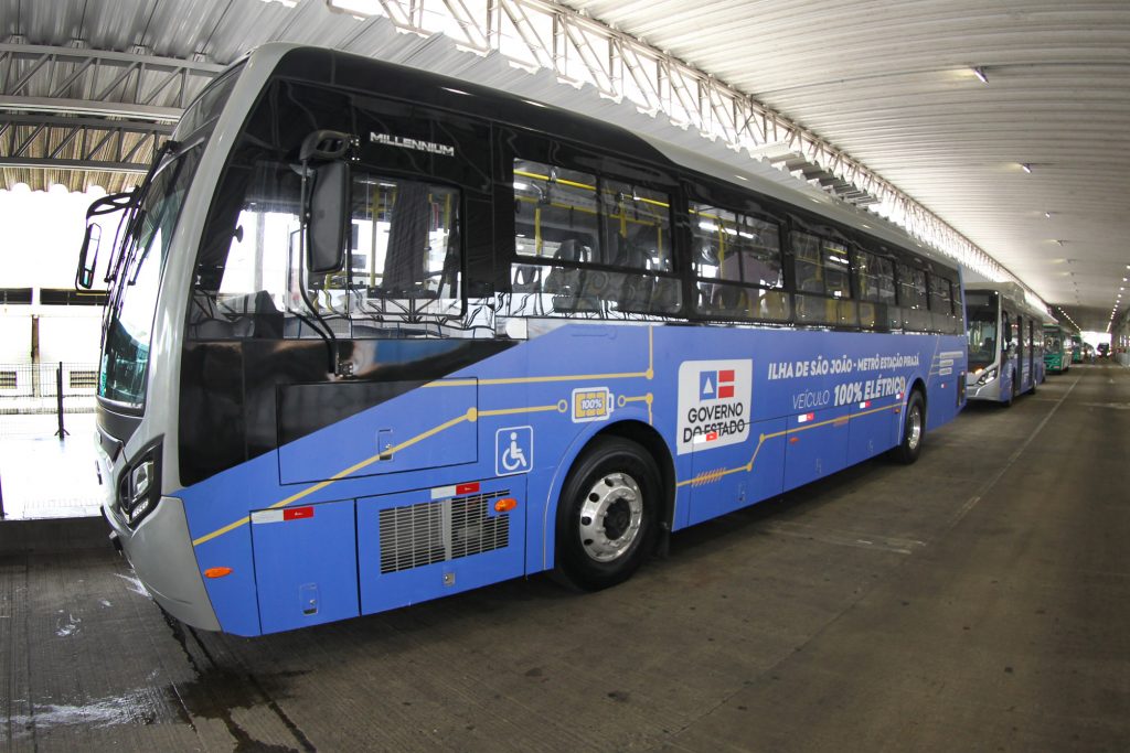 Ônibus elétricos que irão circular no Subúrbio realizam primeira viagem