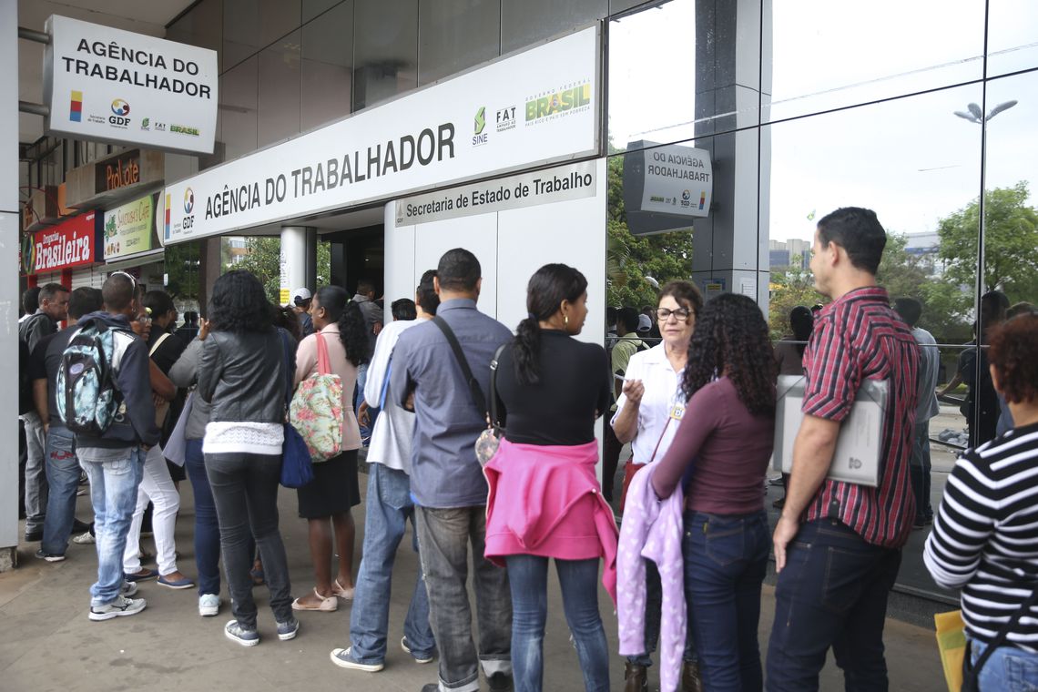 Brasil tem 14,1 milhões de desempregados