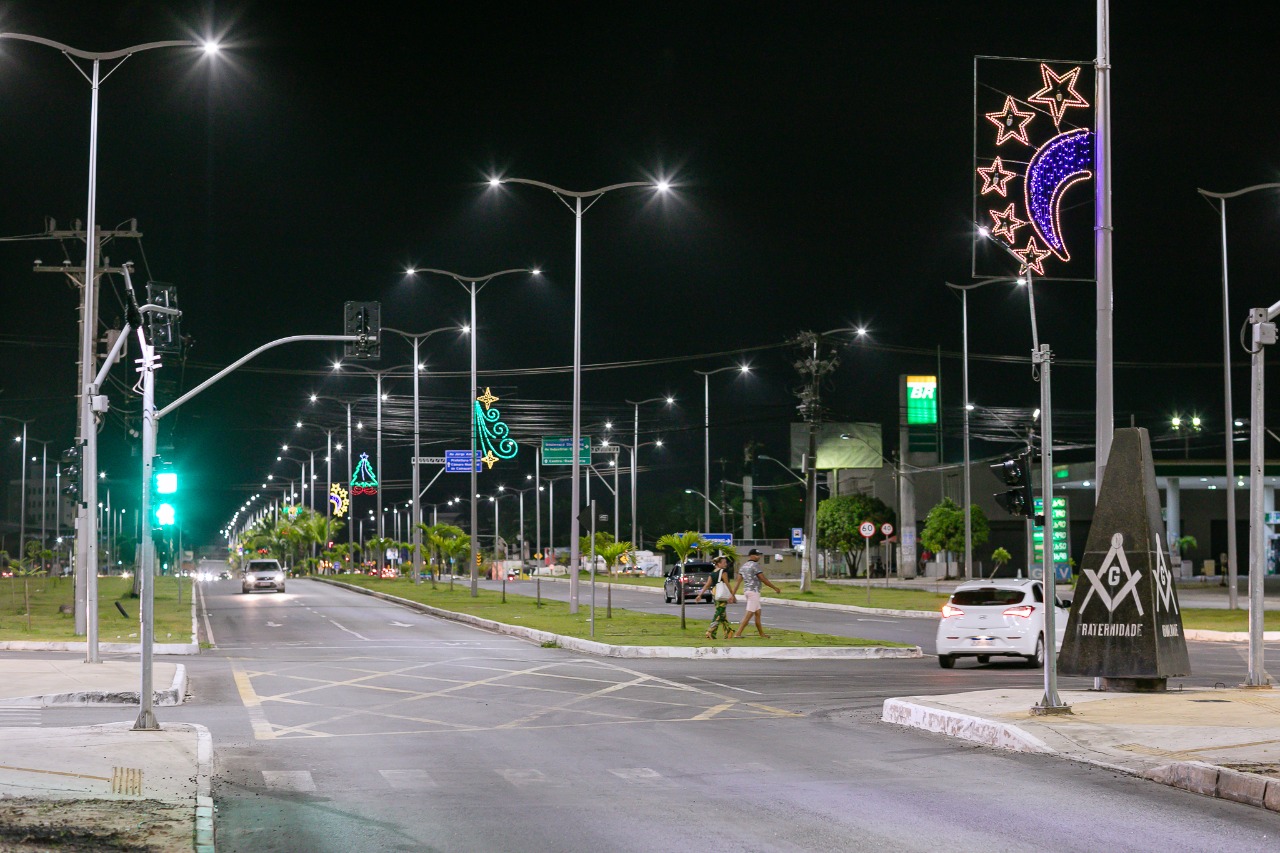 Ruas de Camaçari ganham iluminação de Natal