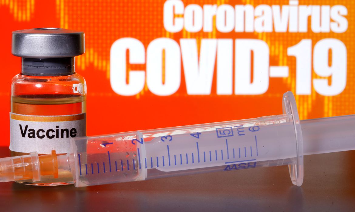 Pfizer e BioNTech dizem que sua vacina contra a Covid-19 é 90% eficaz
