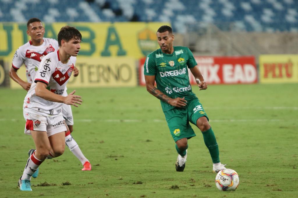 Em jogo de seis gols, Vitória empata com o Cuiabá
