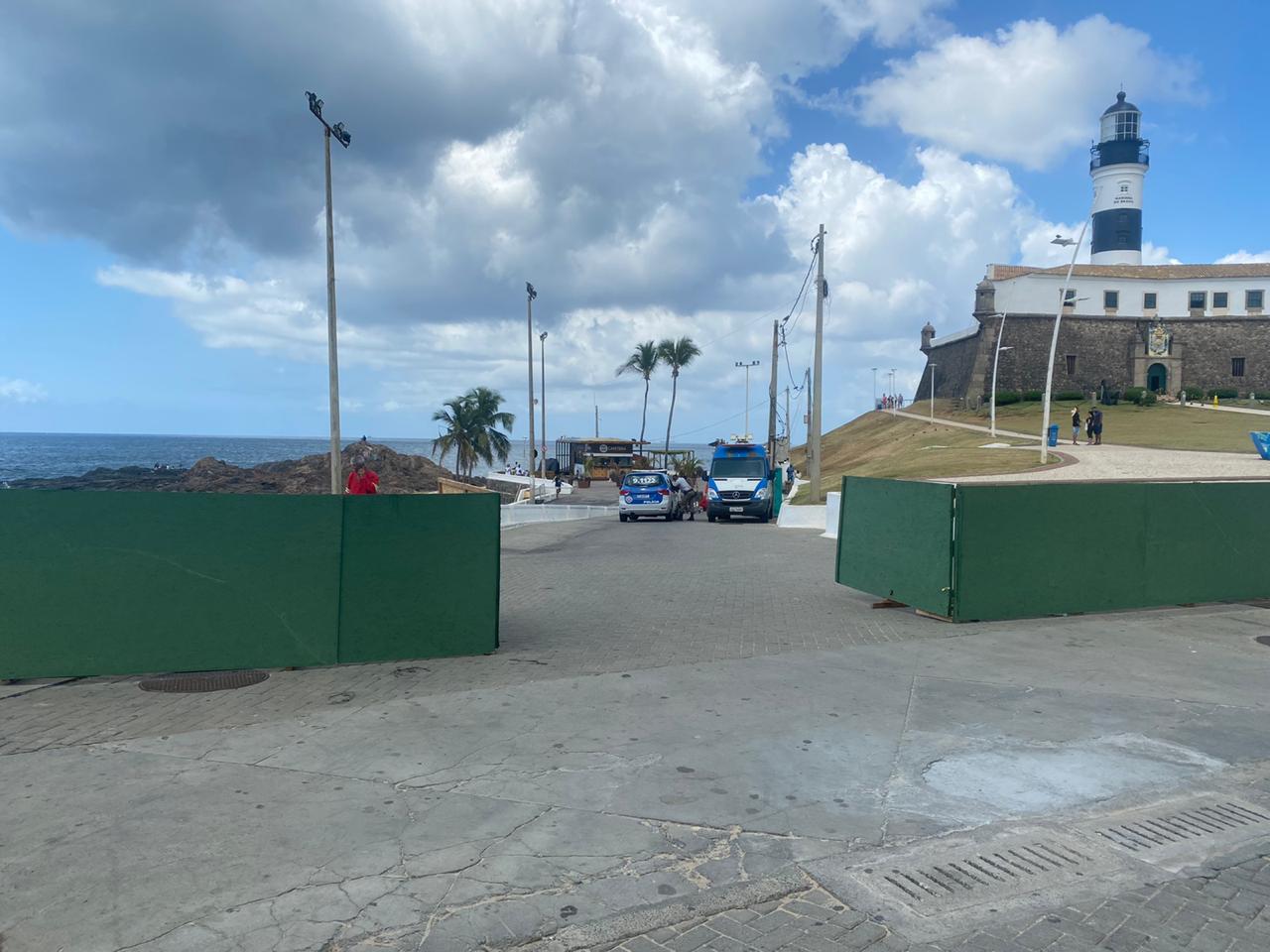 Portais de acesso à praia do Farol da Barra serão instalados amanhã