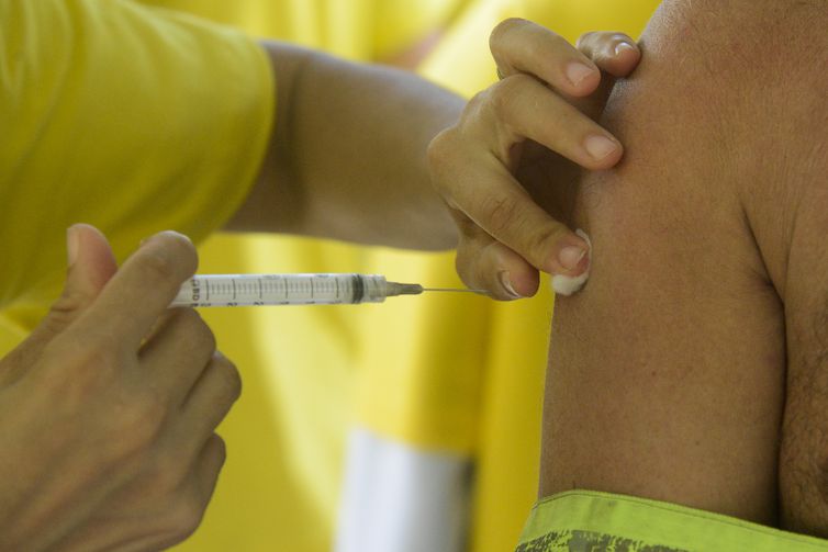 Salvador tem capacidade para vacinar 70 mil pessoas por dia, diz Prefeitura