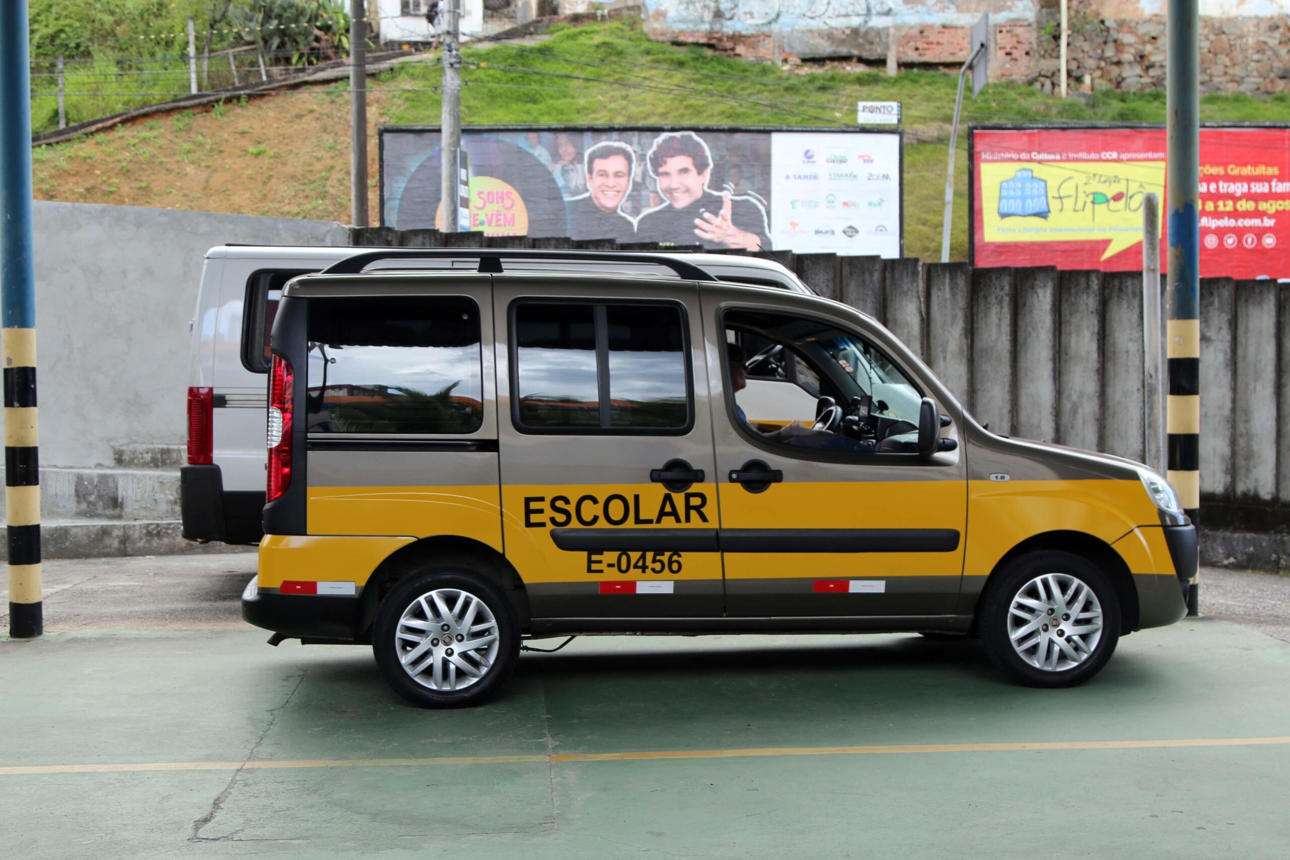 Motoristas de transporte escolar recebem benefício do Salvador por Todos