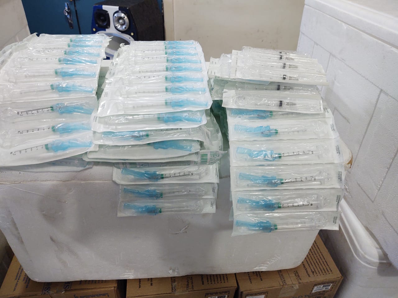 Bahia recebe quatro milhões de seringas para vacinação da Covid-19