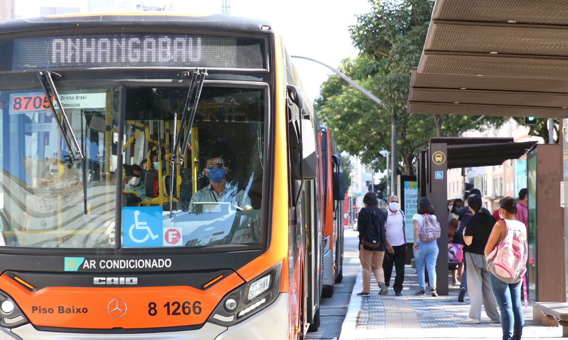 São Paulo barra gratuidade no transporte para idoso até 65 anos