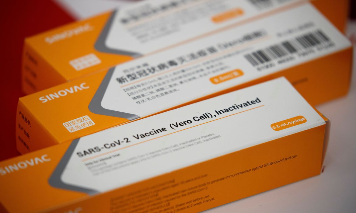 Butantan recebe insumos para produzir 8,6 milhões de doses da vacina contra a Covid-19