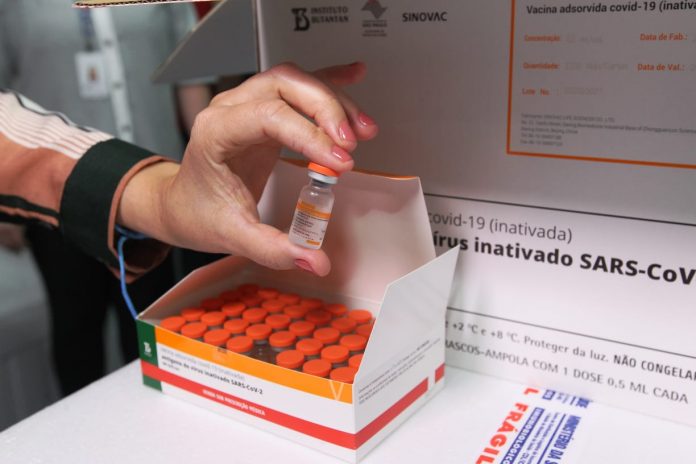 Camaçari recebe mais 2.400 doses da vacina CoronaVac