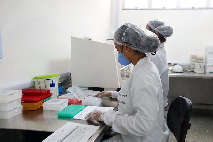 Lacen identifica dez casos da variante do coronavírus de Manaus