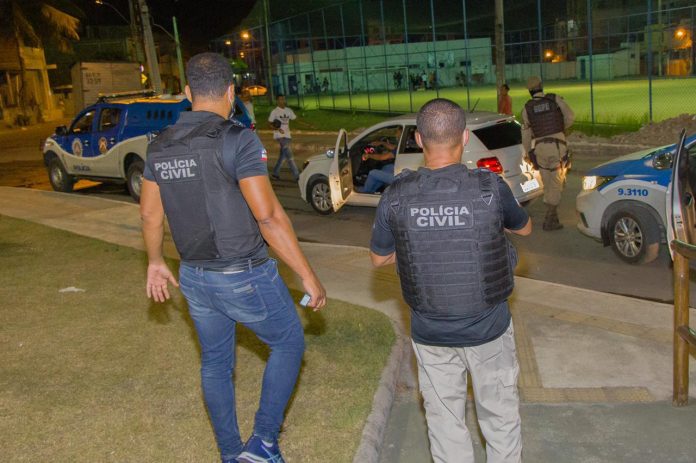 Polícia autua 12 pessoas na Bahia no primeiro dia do toque de recolher