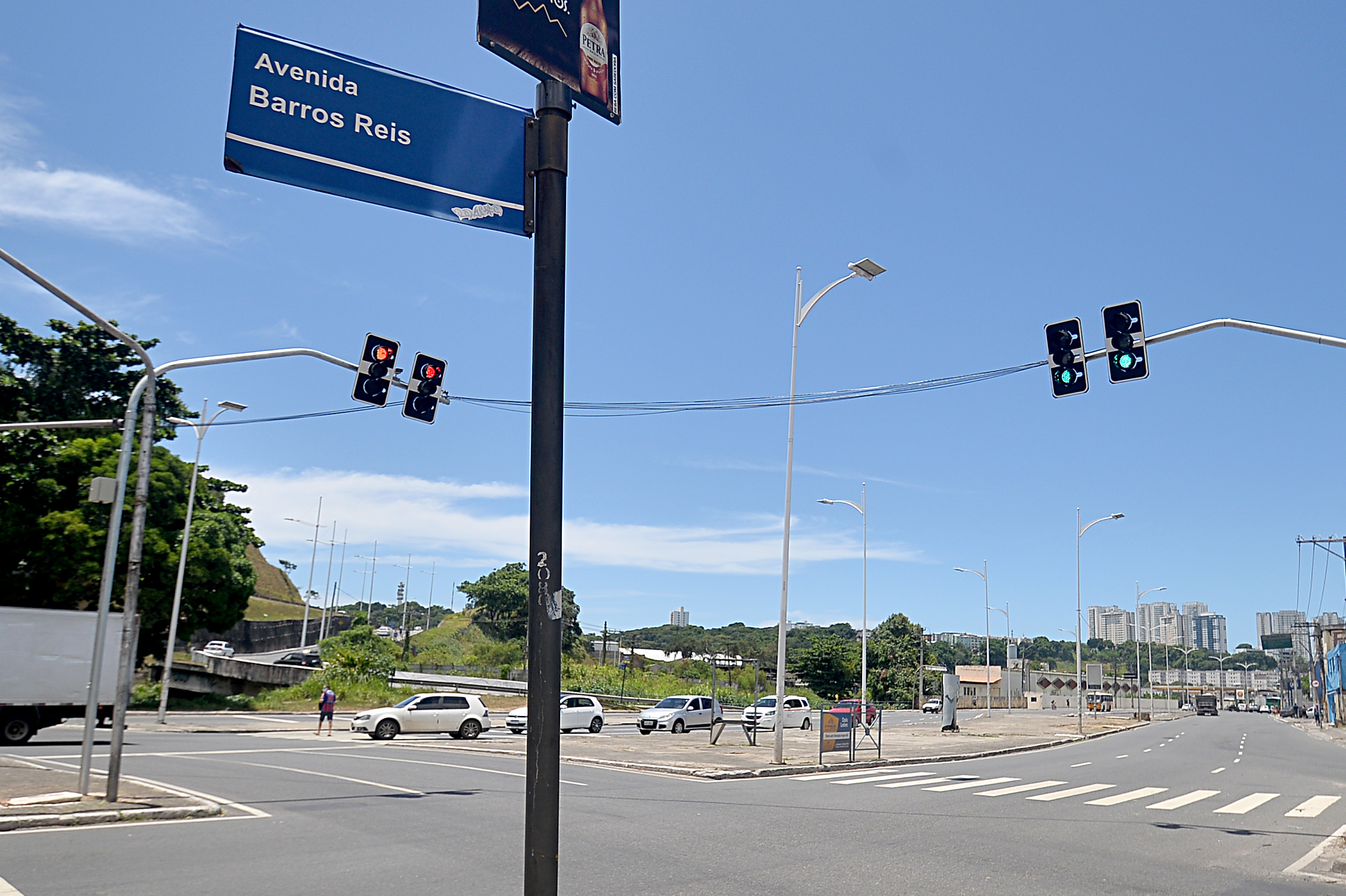 Mais 31 semáforos inteligentes passam a funcionar na avenida San Martin