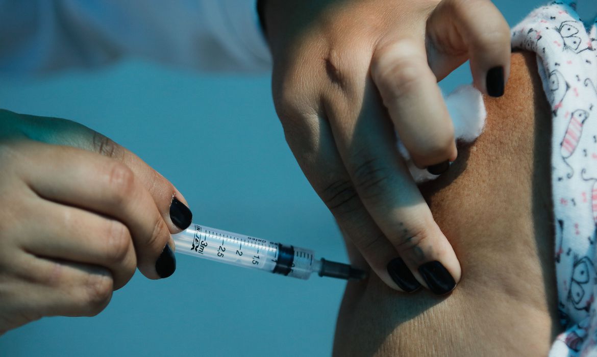 Comissão combate eventuais fraudes na vacinação contra a Covid-19
