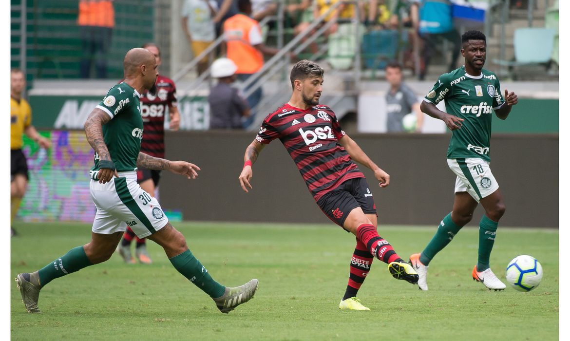 Palmeiras e Flamengo se enfrentam na primeira rodada do Campeonato Brasileiro