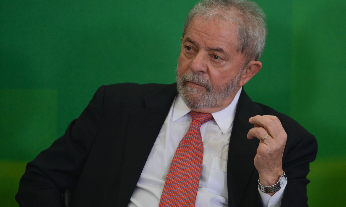 Ministro Fachin anula condenações de Lula; petista volta a ser elegível