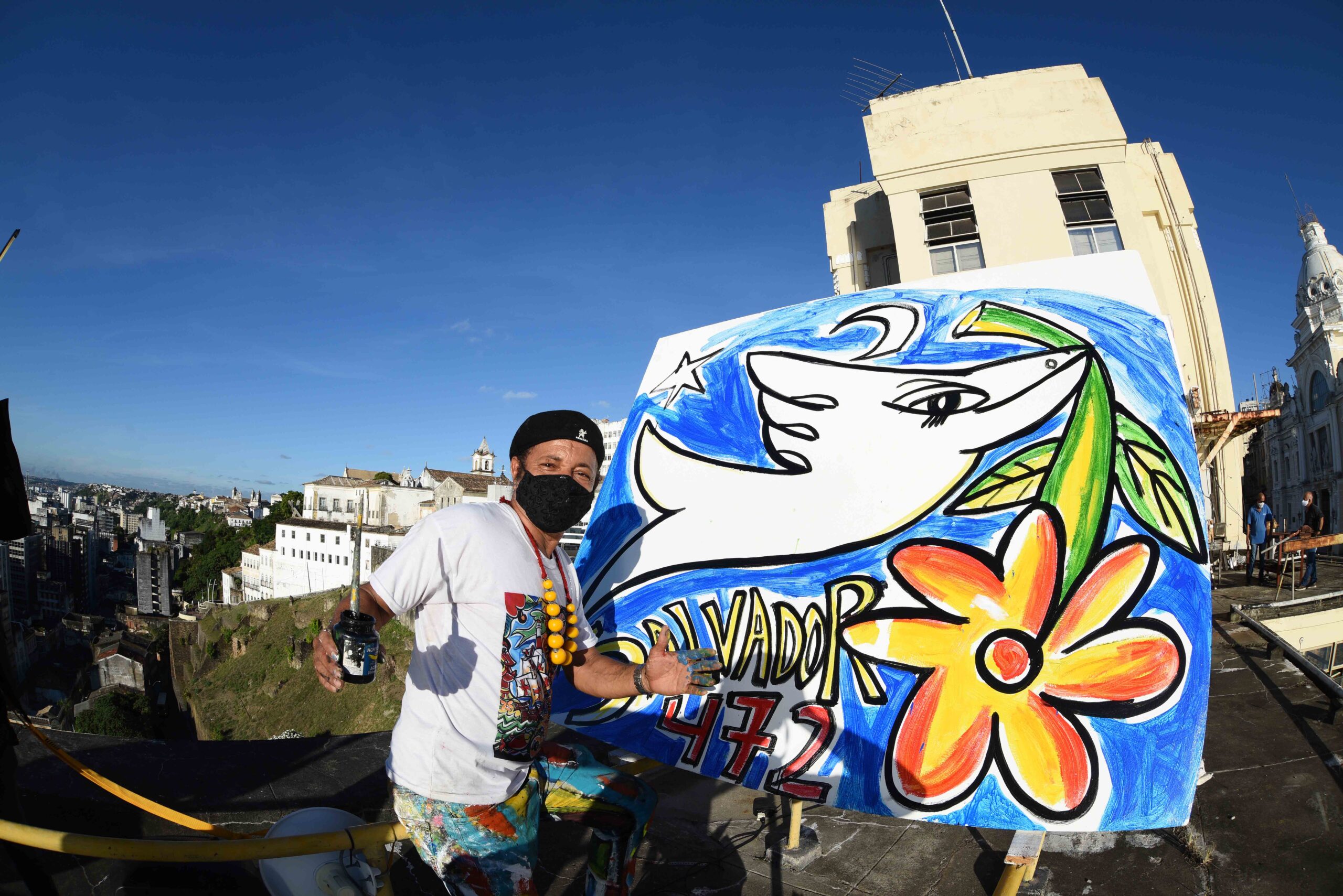 Menelaw Sete faz intervenção no Elevador Lacerda para comemorar 472 anos de Salvador