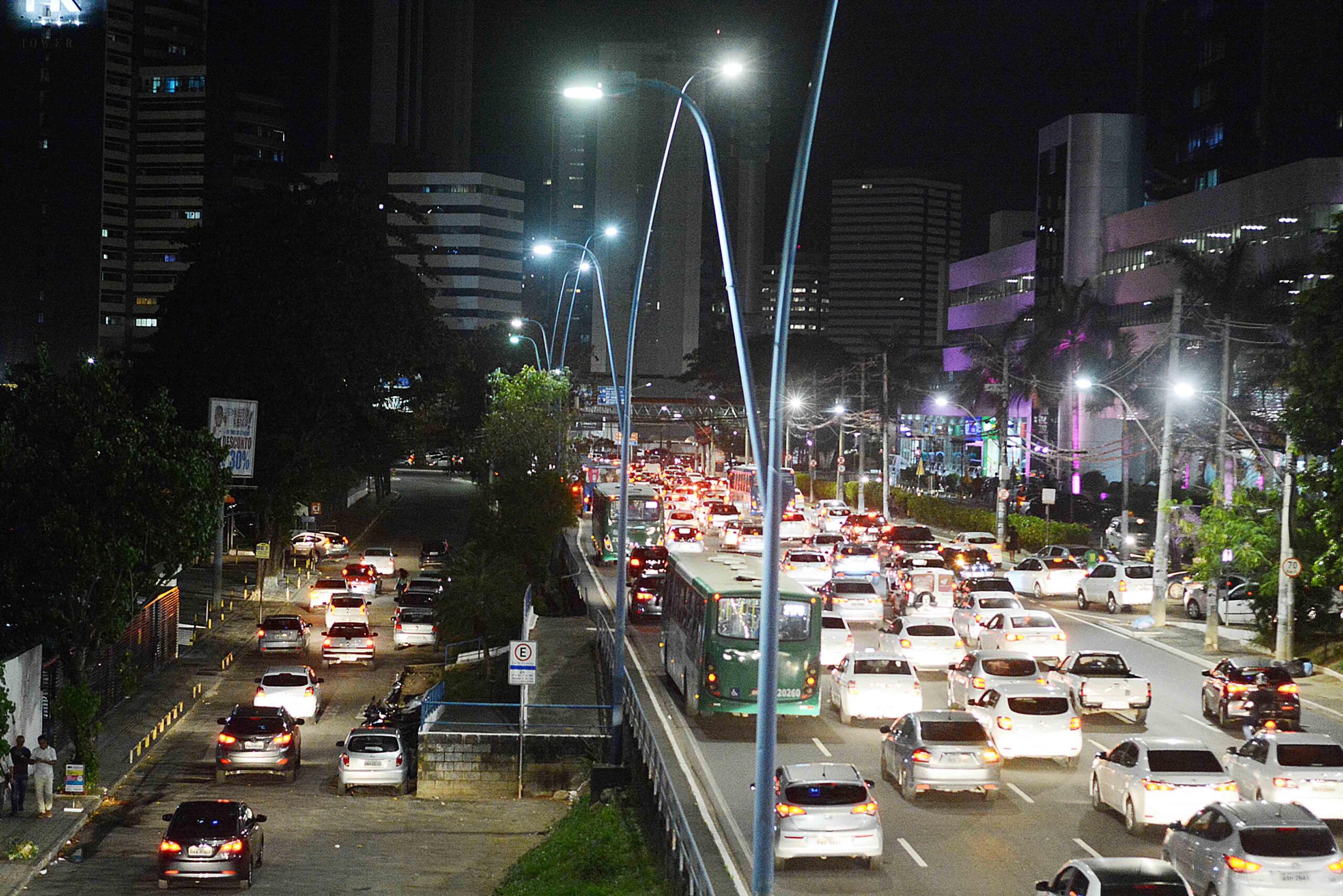 Trechos da Magalhães Neto serão interditados no fim de semana