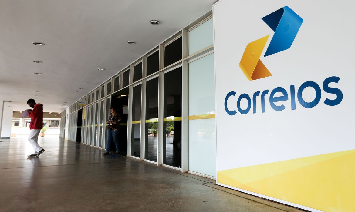 Decreto inclui Correios no programa de privatização do governo