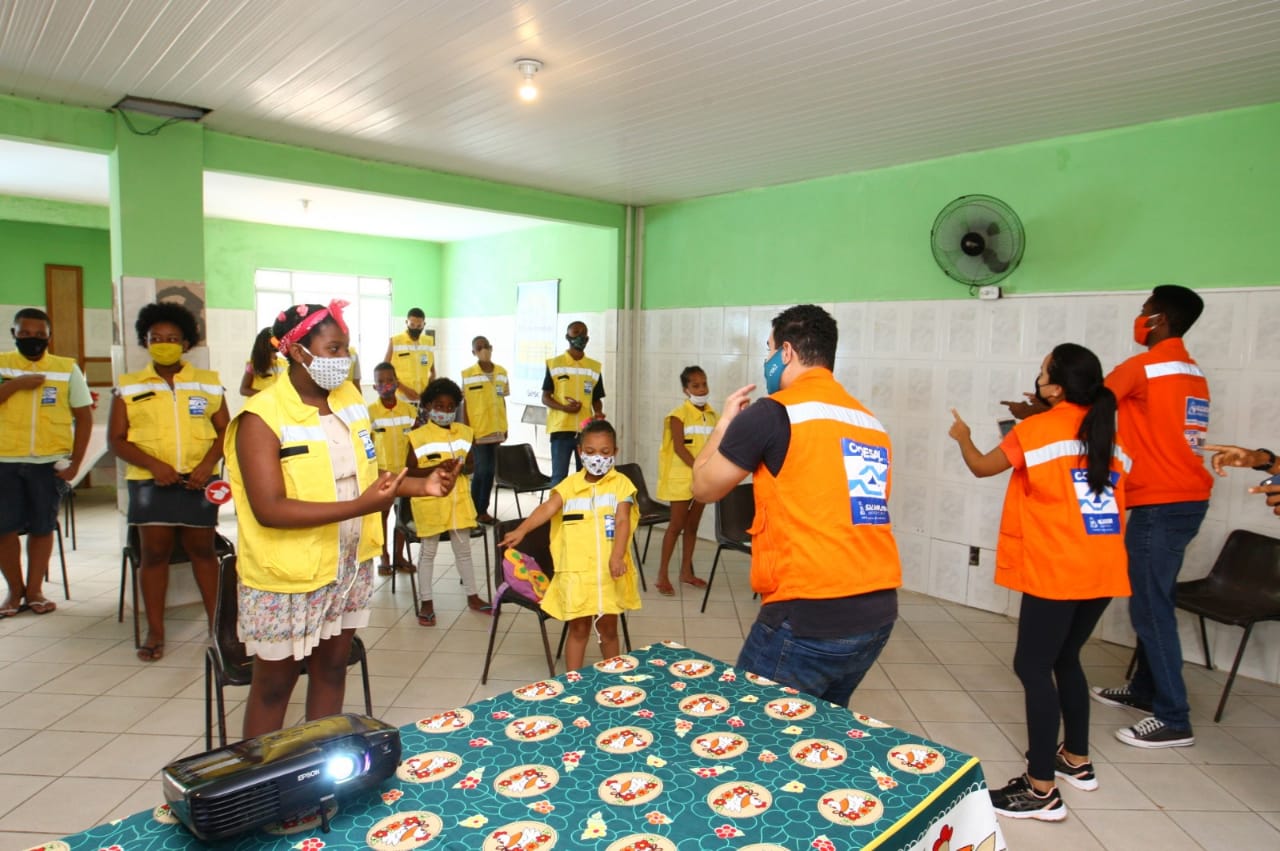 Voluntários contribuem na prevenção de danos em áreas de risco