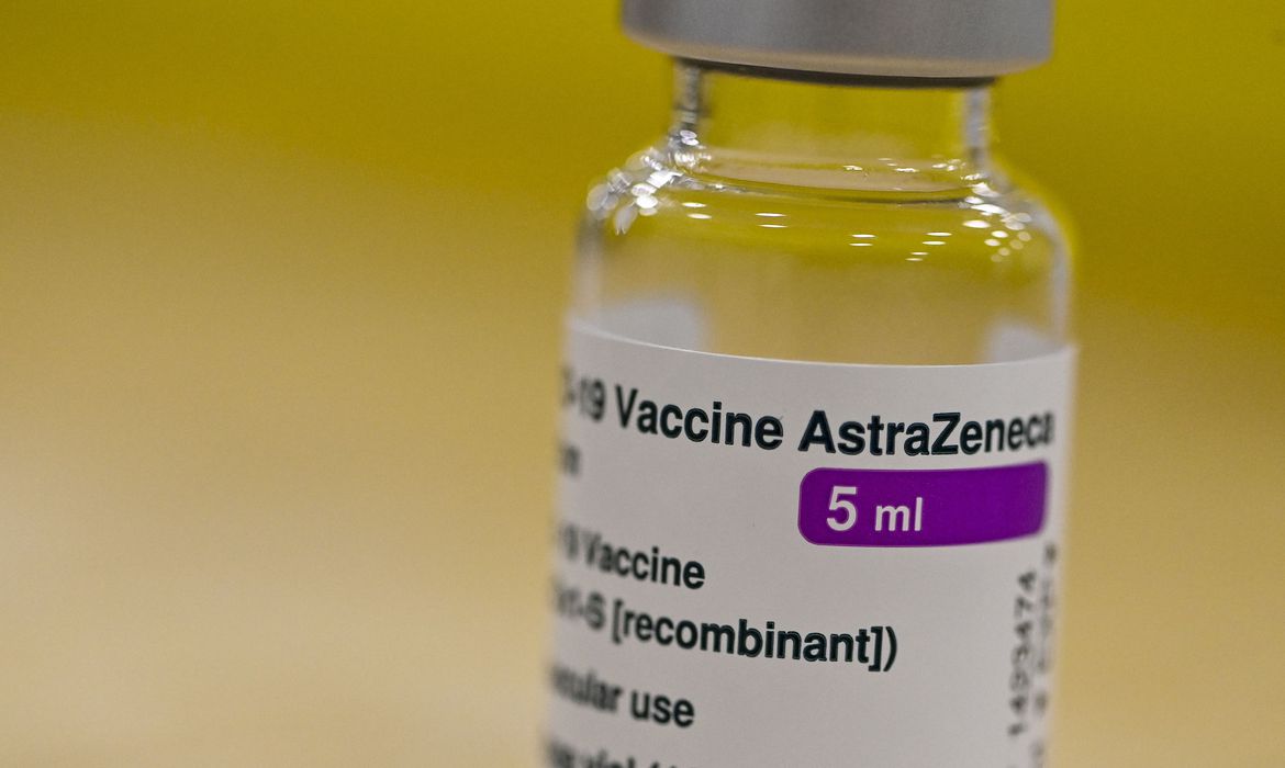 Governo formaliza contrato com Fiocruz para vacina de Oxford