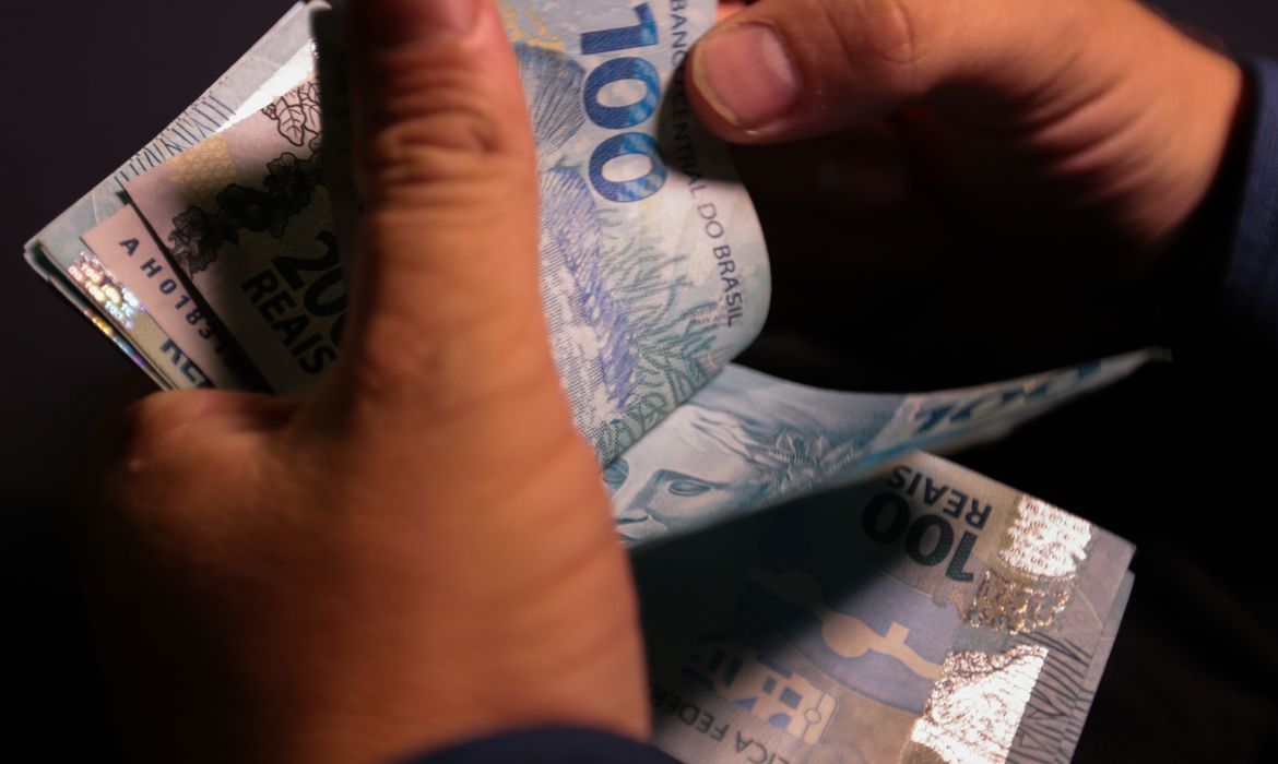 Brasileiros já pagaram mais de R$ 1 trilhão de impostos em menos de cinco meses