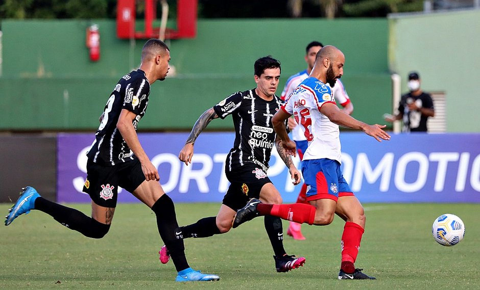 Em jogo fraco, Bahia e Corinthians empatam em 0 a 0 em Pituaçu