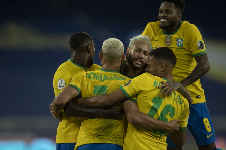 Brasil goleia Peru e mantém 100% na Copa América
