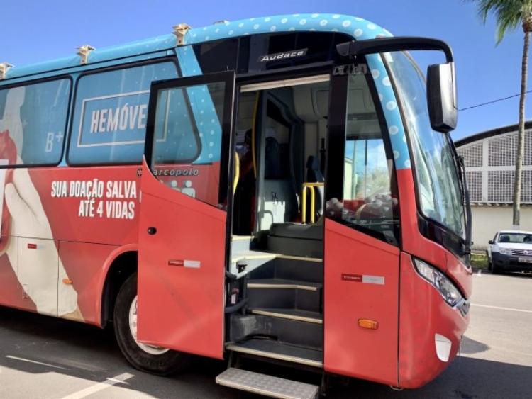 Ônibus de coleta do Hemoba atende bairro do Canela