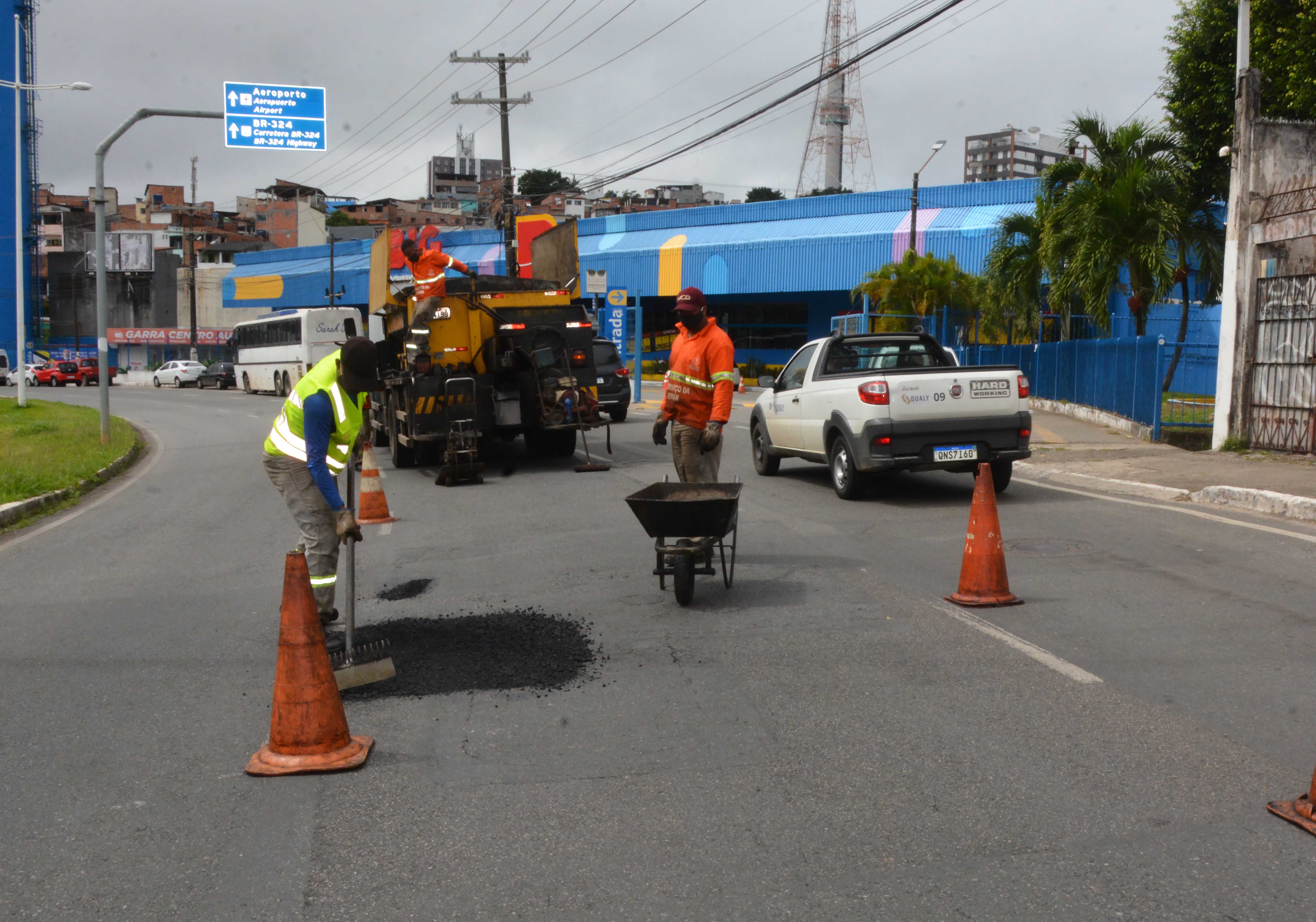 Operação aplica 16,6 mil toneladas de asfalto em Salvador no primeiro semestre