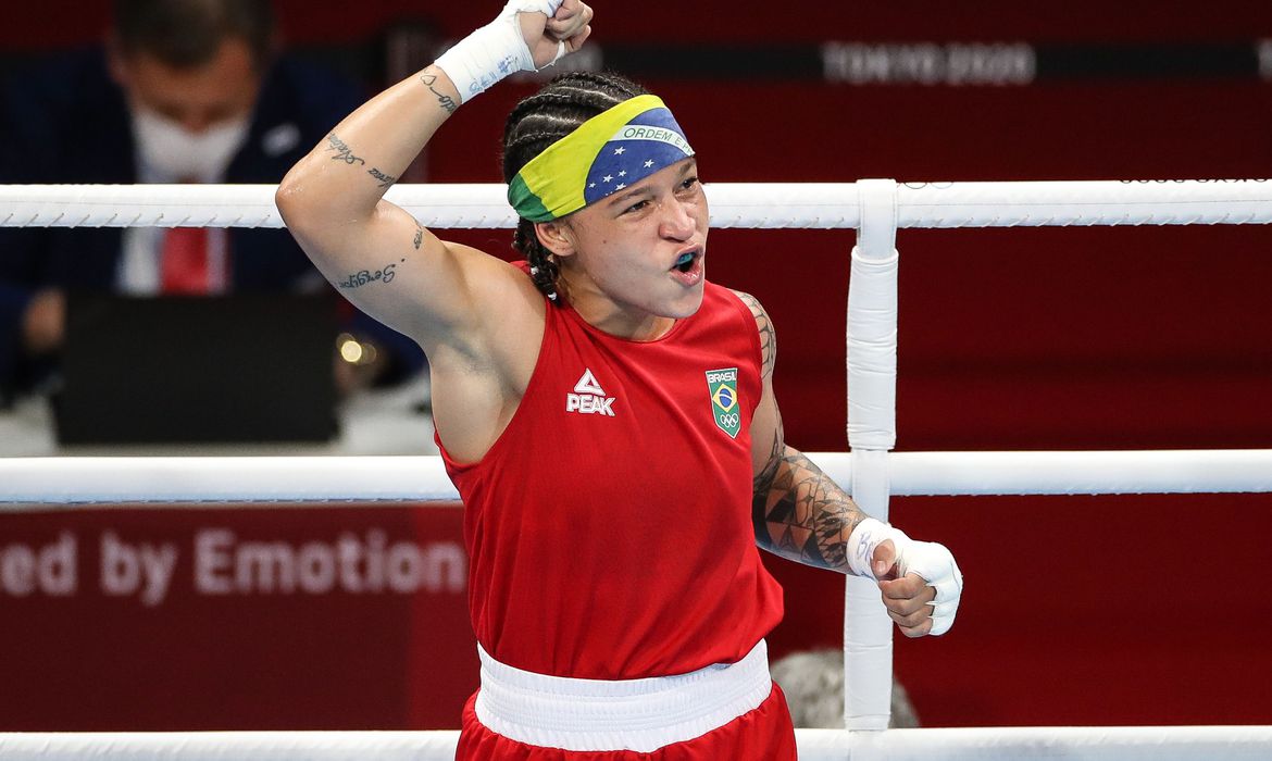 Pugilista baiana Bia Ferreira avança às quartas de final dos Jogos Olímpicos