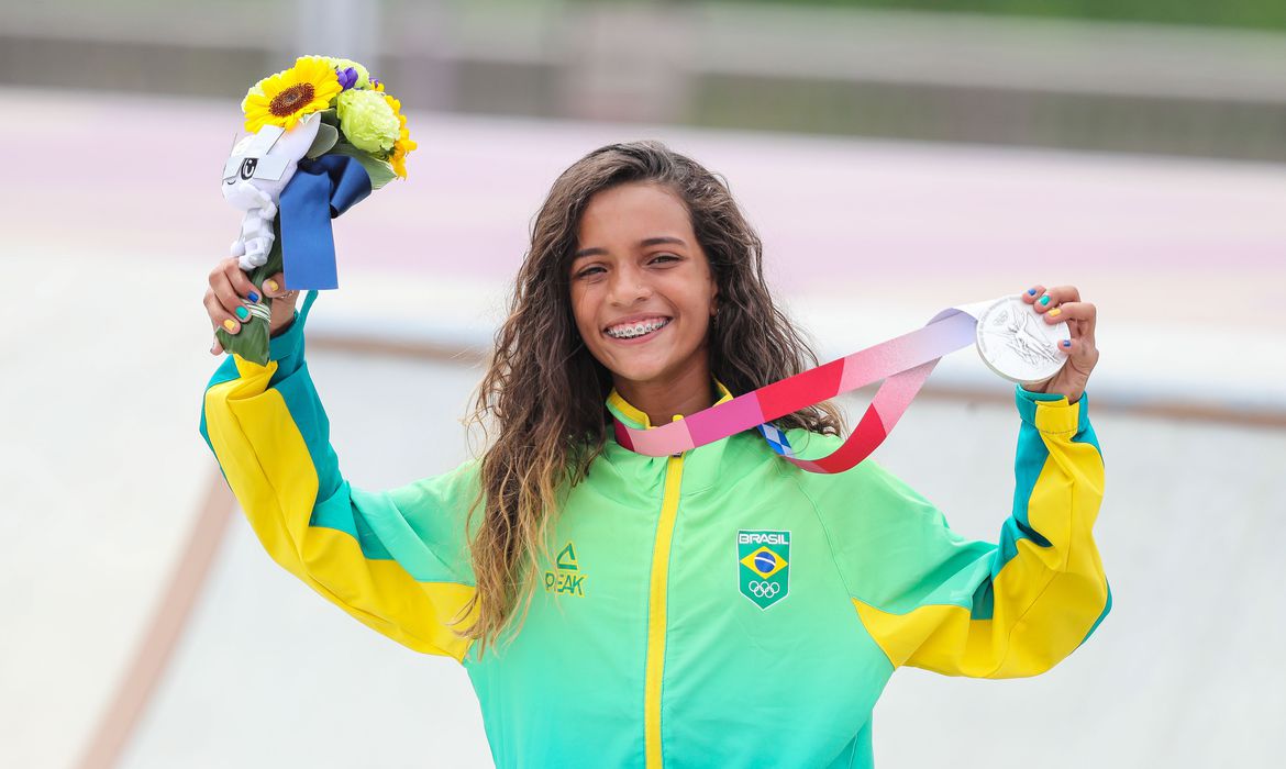 Rayssa Leal, a Fadinha, encanta e conquista medalha de prata nas Olimpíadas