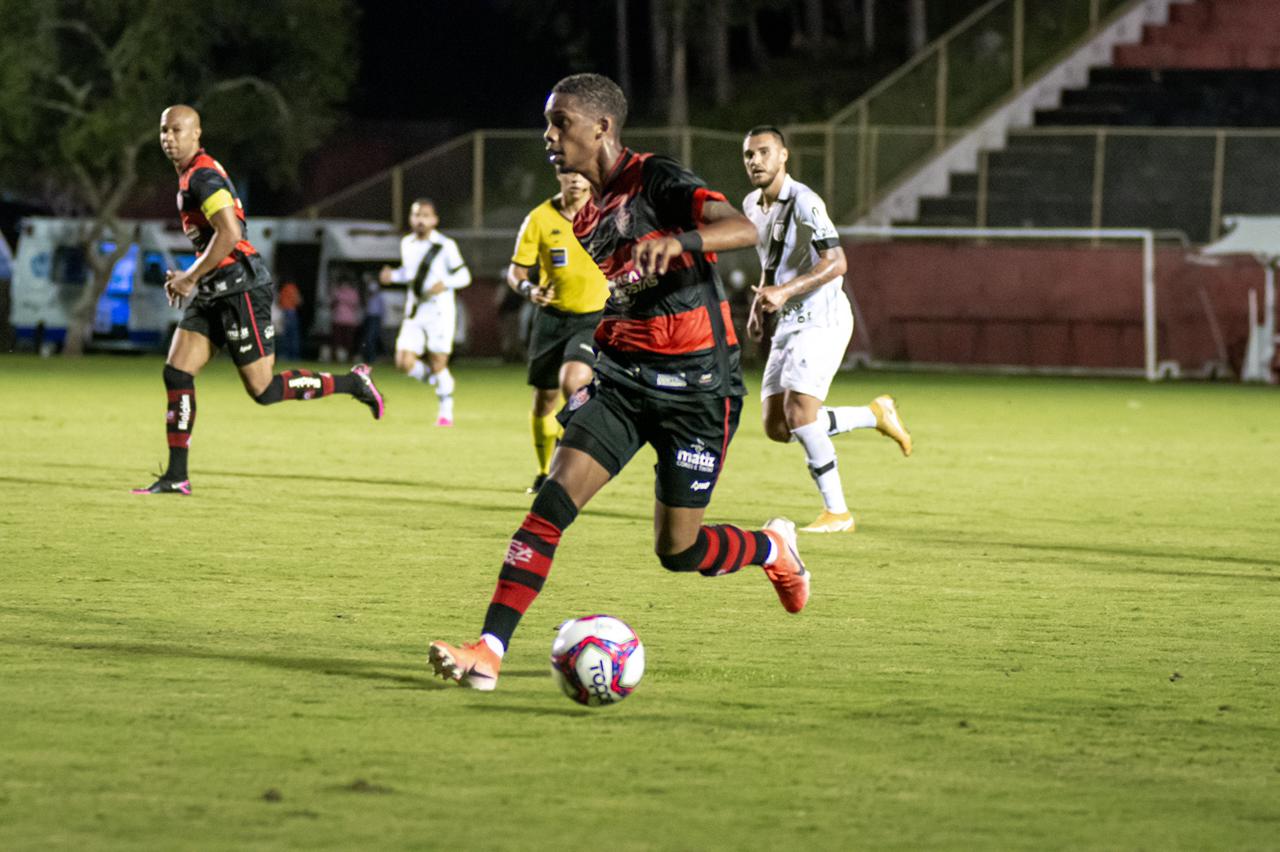 Vitória bate Ponte Preta e deixa a zona de rebaixamento da Série B