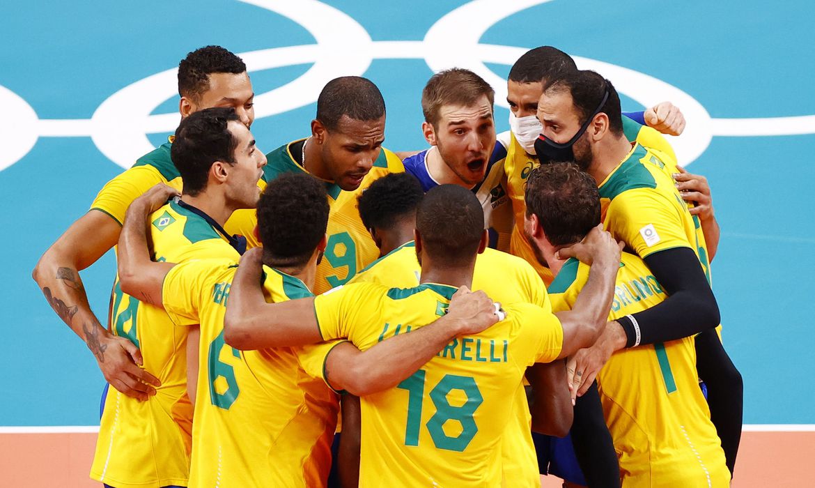 Em partida emocionante, Brasil vence Argentina no vôlei