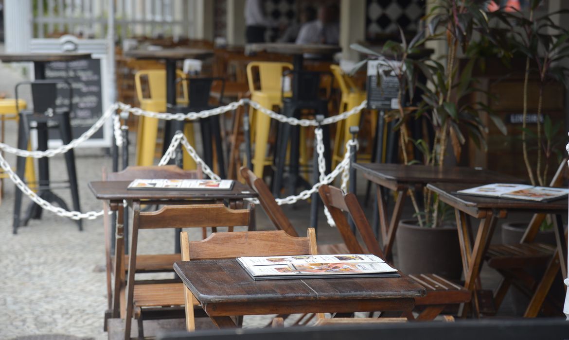 Salvador amplia horário de bares e restaurantes e público em eventos