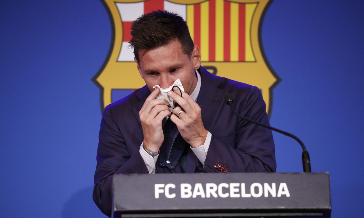 Depois de deixar o Barcelona, Messi negocia com o PSG