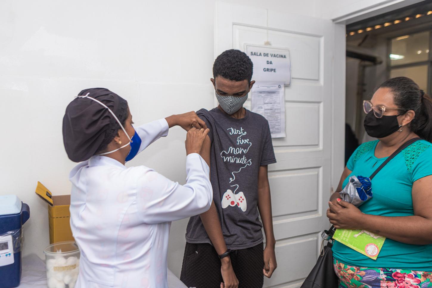 Campanha de vacinação contra a gripe prossegue em Salvador
