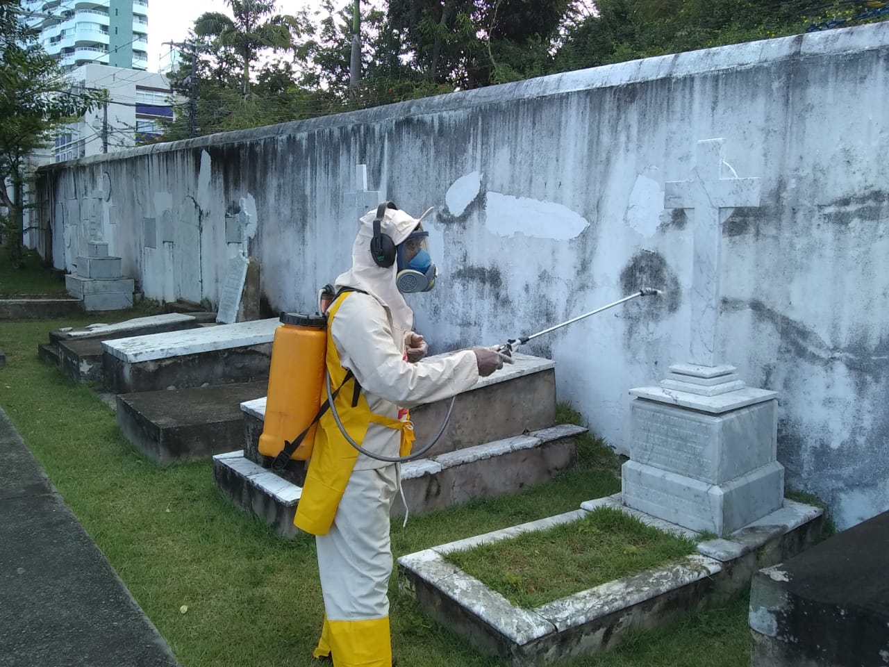 Agentes do CCZ iniciam inspeção em cemitérios de Salvador