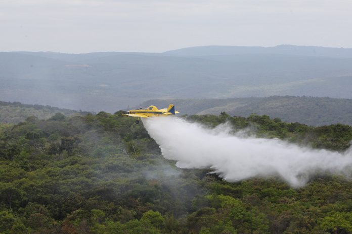 Helicópteros auxiliam no combate a incêndios no interior da Bahia