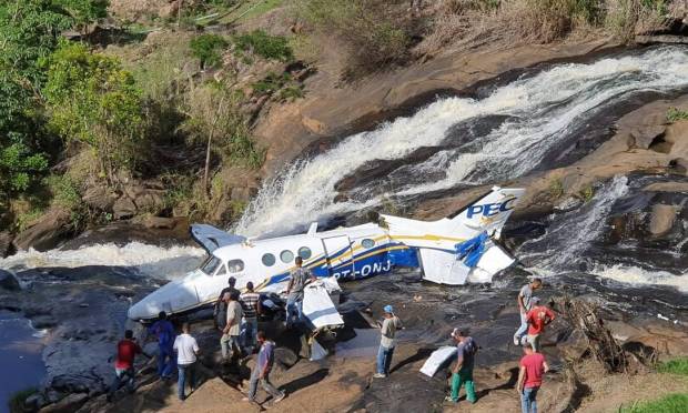 Queda de avião em Minas Gerais mata Marília Mendonça