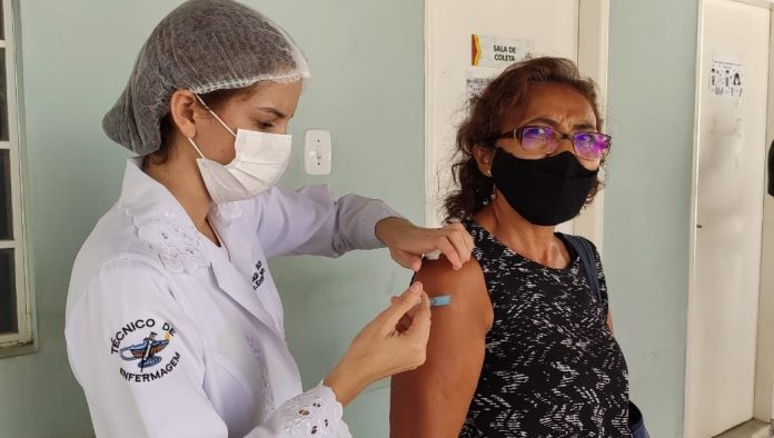 Governo da Bahia exige vacinação de servidores e empregados públicos
