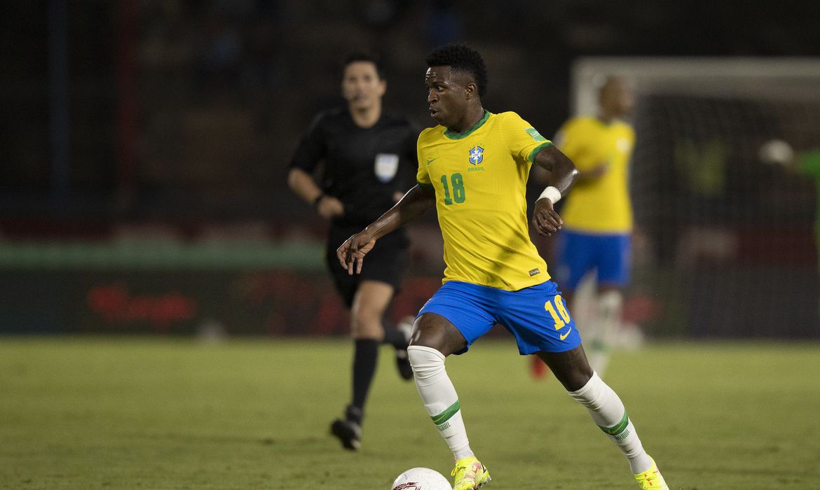 Tite convoca Vinícius Júnior para jogos contra a Colômbia e Argentina