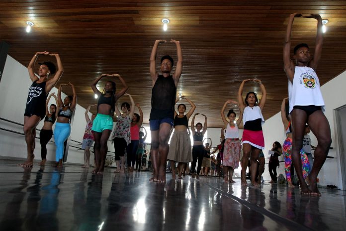 Funceb abre 1,3 mil vagas em aulas de dança presenciais até o fim do mês