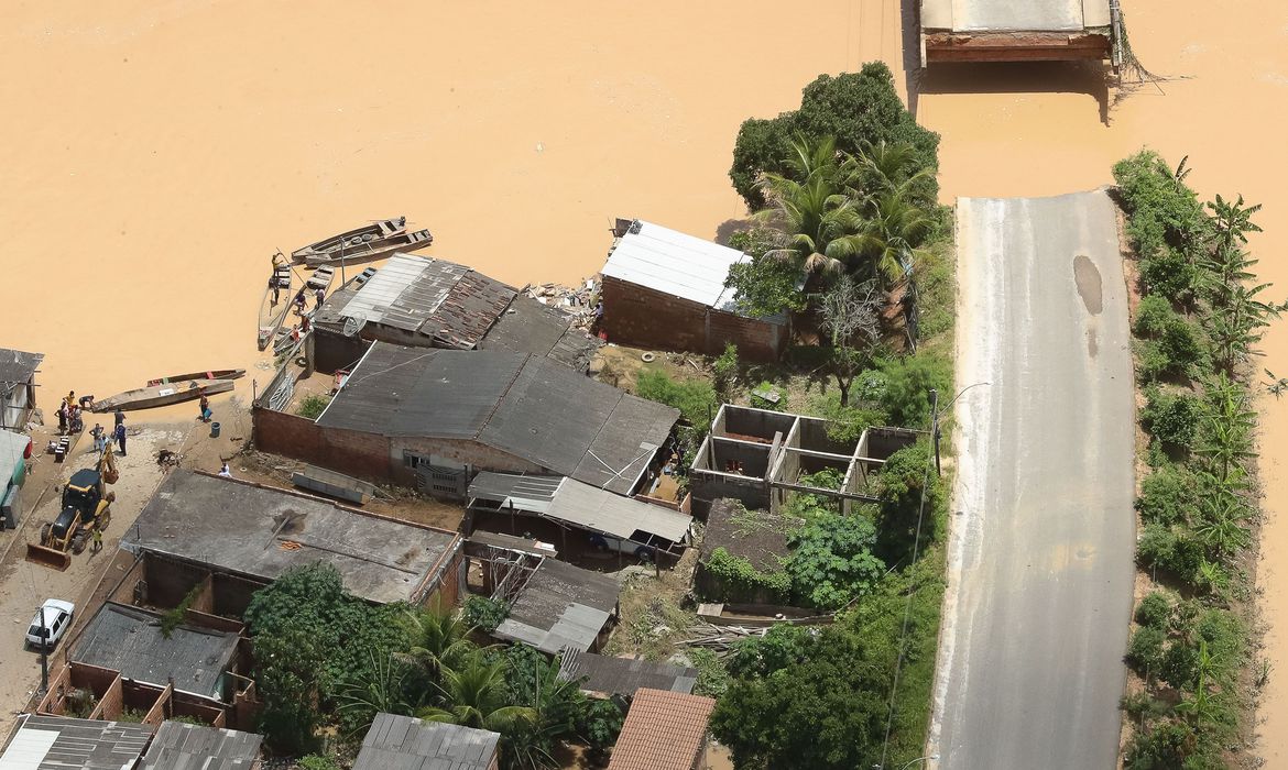 Chuvas no sul da Bahia provocam sete mortes