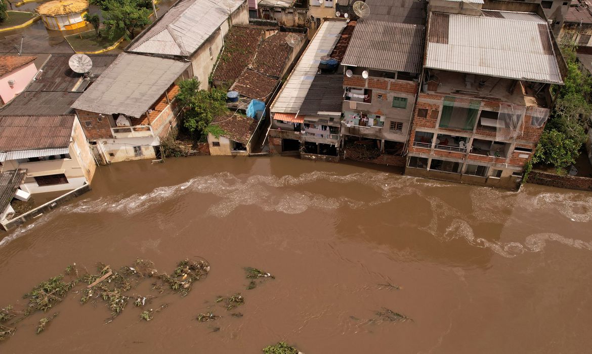 Sobe para 21 o número de mortes provocadas pelas chuvas na Bahia