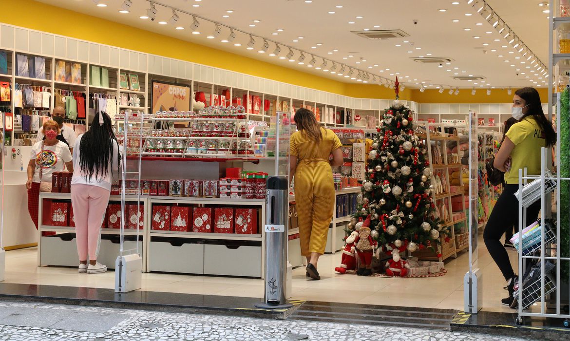 Presentes e alimentos pressionam inflação do Natal