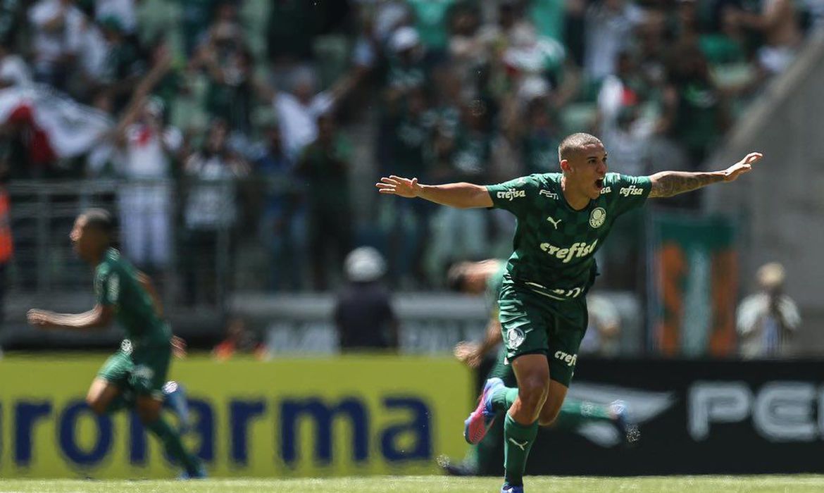 Palmeiras goleia Santos e conquista a Copinha pela primeira vez