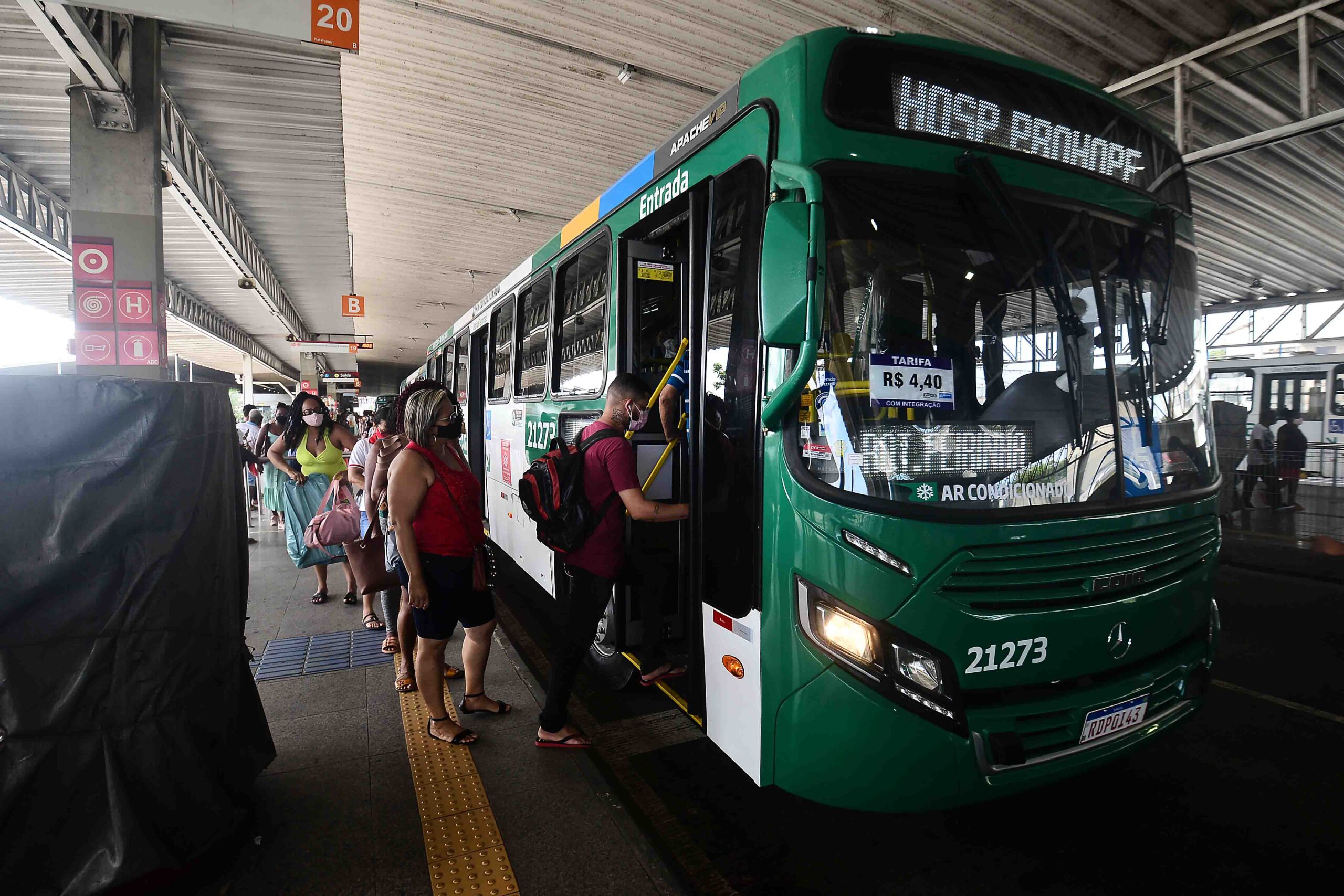 Novos ônibus climatizados trazem mais conforto à população